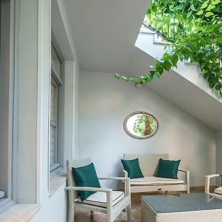 Delight Deluxe Aparts 3*