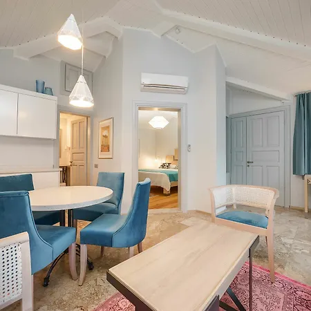Delight Deluxe Aparts Aparthotel 4*